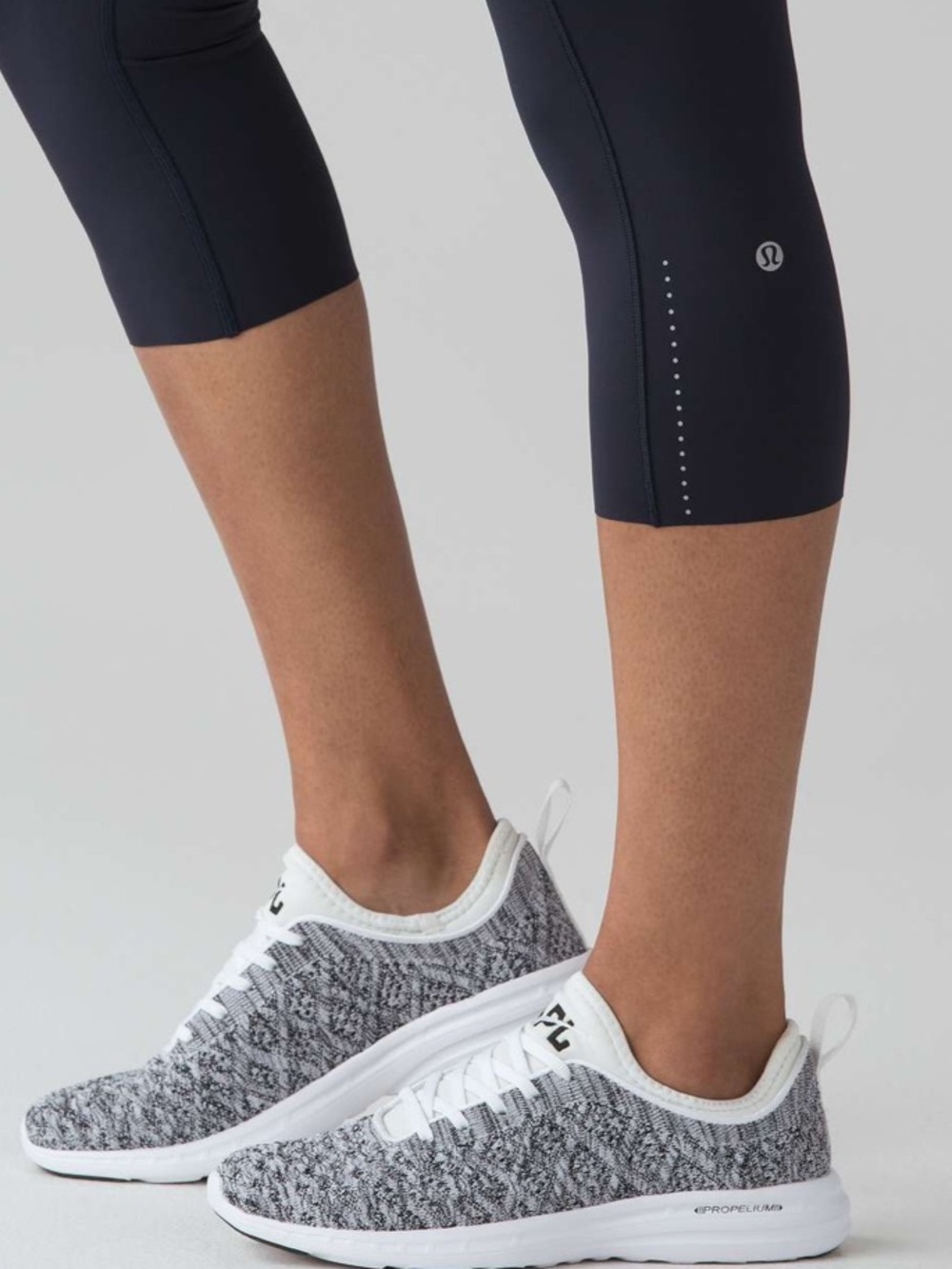 Lululemon • Fast & Free Crop II *Nulux 19"
Midnight Navy Size 6 - Picture 3 of 16